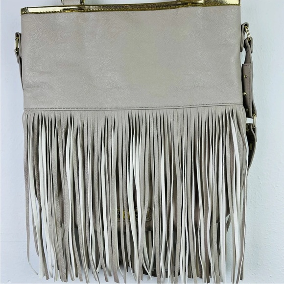Steve Madden Tan Crossbody Fringed Tote Bag Snap Closure Adjustable Strap - Picture 3 of 8